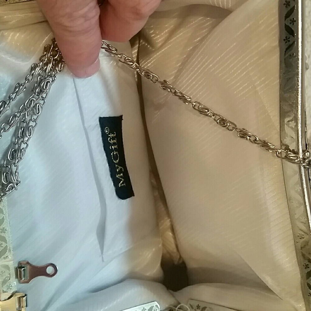 Purse - Picture 2 of 2